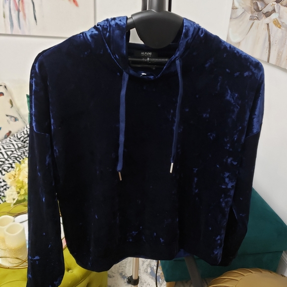 Top - Picture 1 of 4